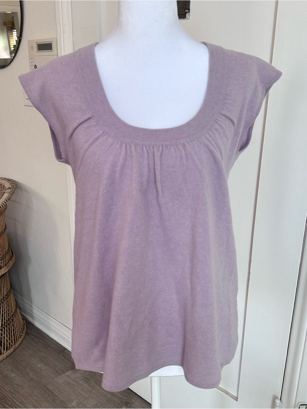 Ivy Chic NY 100% Cashmere Lilac Pleated Scoop Neck Cap Sleeve Top M